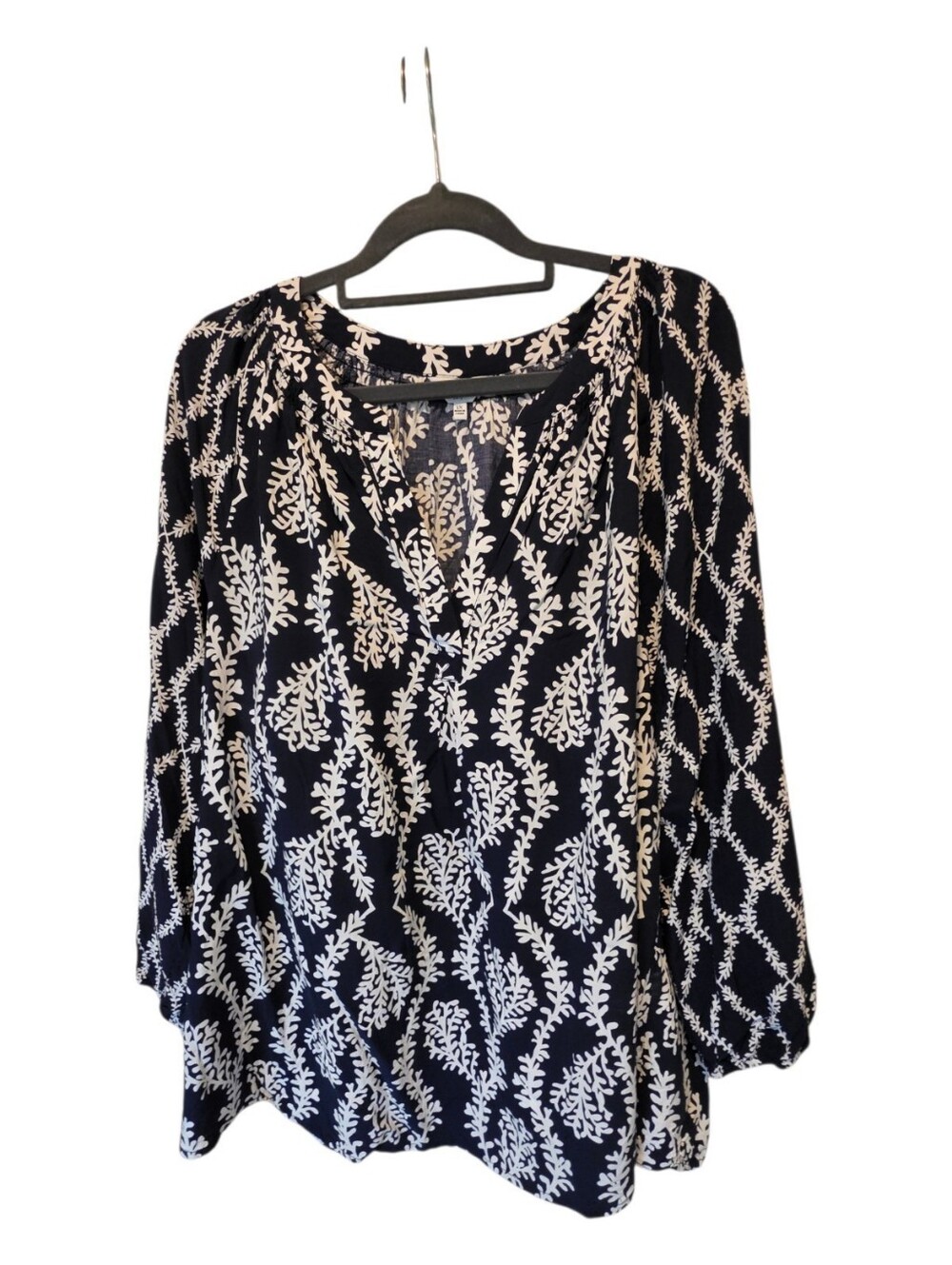 Crown & Ivy Navy and White Botanical V-Neck Blouse Size 2X